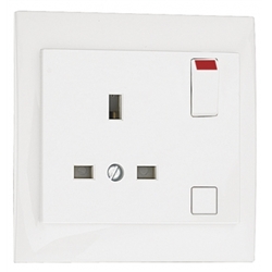 TOMADA INGLESA C/INTERRUPTOR BRANCA 90184CBR